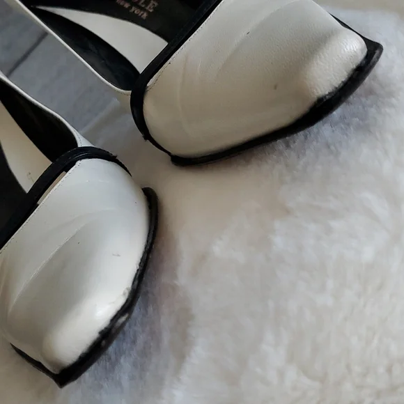 KENNETH COLE NEW YORK IVORY HEELS LEATHER SIZE 6 VINTAGE CLASSIC BLACK WHITE - Picture 5 of 14